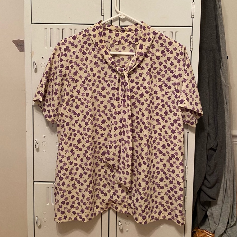 Short-Sleeved Floral Blouse
